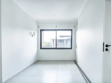 2 Bedroom Flat & Apartment