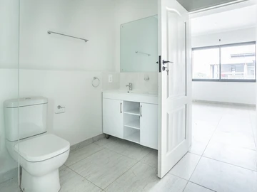 2 Bedroom Flat & Apartment