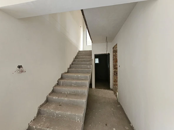 4 Bedroom Garden Flat