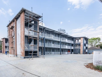 2 Bedroom Flat & Apartment