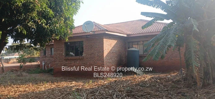 incomplete 5 bedroom house for sale in Tynwald 