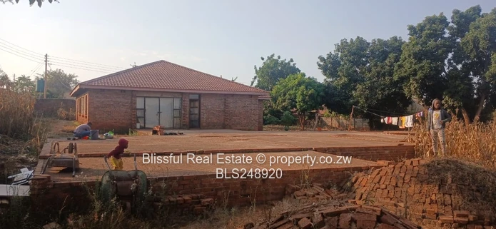 incomplete 5 bedroom house for sale in Tynwald 