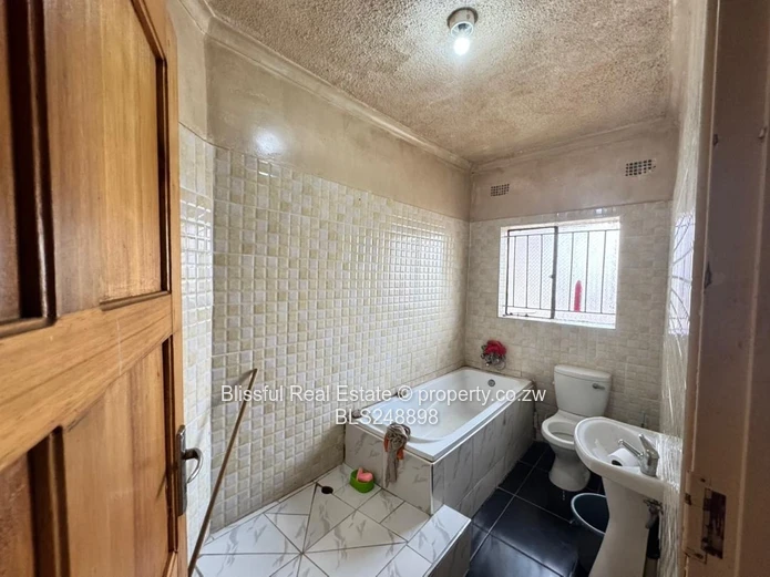 4 Bedroomed House For Sale in sunway city Ruwa