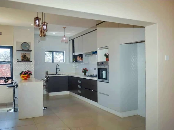 4 Bedroom Flat & Apartment